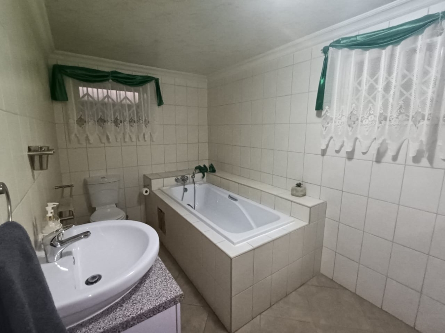 4 Bedroom Property for Sale in Mooinooi North West